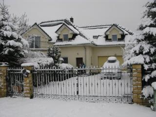 Spacious Family House/ 5 bedrooms/ 12km to Opole - - 5