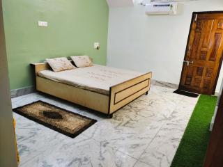 Yellow Homestay - Modern 2BHK AC stay - Jabalpur - 4