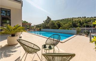 Seven-Bedroom Holiday Home In Zaboric - Zaboric - 4