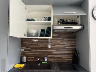 DnN - Stylish Studio - free WiFi, Netflix and parking - min away to Basel and Airport - dishwasher, washing machine - Saint-Louis - 5