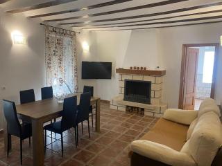 Agradable casa con chimenea interior y barbacoa. - Graja de Iniesta - 6