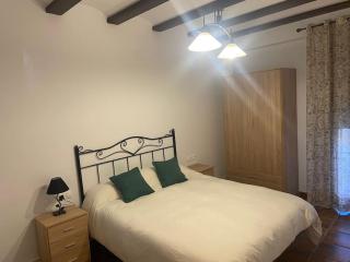 Agradable casa con chimenea interior y barbacoa. - 3