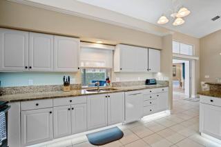 5* 3 BR 3 BA Home 4 min walk to beach & JW Marriott w/heated pool - Marco Island - 6