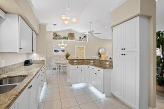 5* 3 BR 3 BA Home 4 min walk to beach & JW Marriott w/heated pool - Marco Island - 5