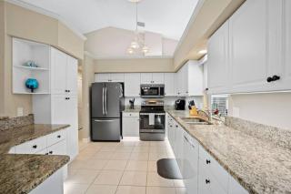 5* 3 BR 3 BA Home 4 min walk to beach & JW Marriott w/heated pool - Marco Island - 2