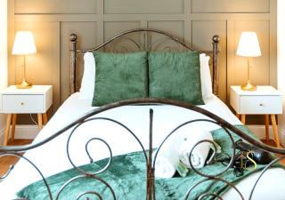 *Luke Stays Oswald Terrace* - Stanley - 9