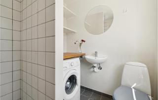 2 Bedroom Nice Apartment In Aakirkeby - 3