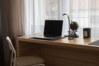 Modernes Studio mit großem Balkon, vollausgestatteter Küche und idealem Arbeitsplatz für Home Office - 9