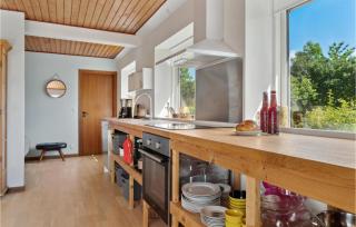 2 Bedroom Nice Apartment In Aakirkeby - 1