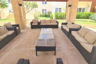 2 Bedroom Holiday Home Apartment with Pool View Brand New - Dubai - 1