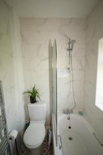 Exceptional 3 Bed, Great Location in Ashby Ideal for Travellers, Short Holiday Stays And Contractors - 4