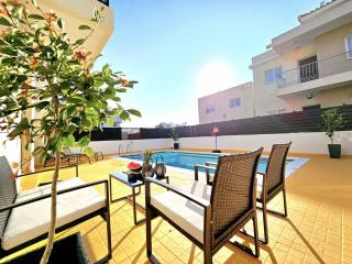 Spacious Villa with Private Pool - Paphos - 4