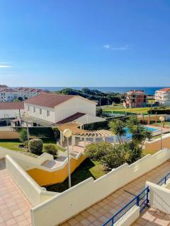 Peniche master bedroom with sea view balcony, private bathroom, shared kitchen, swimming pool, surfing resort - Atouguia da Baleia - 8