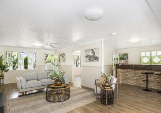 On The Townsville V8 Track - 8