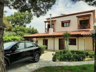 Yannis Villa - 9