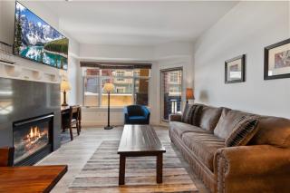 Sundial condo in the heart of Canyons Village, patio, outdoor pool, walk to hiking & biking C107 - Park City - 0