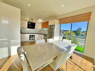 Phillip Island Towers - 1