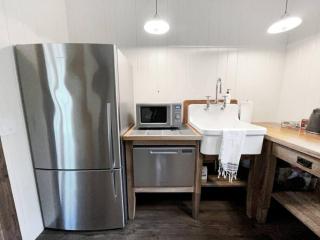 Cottage Retreat - Historic Cottage Home w Home Gym - - 4