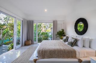Villa Cocoon - Tropical Comfort with stunning rice field views - Canggu - 2