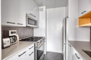 1BR in Hip E Village w Doorman Gym NYC-150 - New York - 6