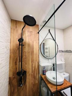 Luxury 3Bedroom Apartment with Unique Design +Jacuzzi, 2Bathroom, Middle of Center, By Republic Square - Erevan - 2