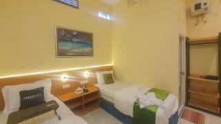 Urbanview Hotel Sakura Kampung Inggris Pare by RedDoorz - Pare - 2