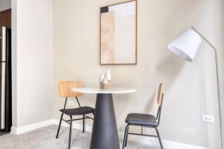 Loop 1br w pool gym lounge nr Riverwalk CHI-634 - 7