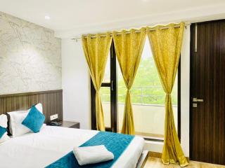 Qotel Hotel Rajouri Garden Above Ritu Marbles, Near Rajouri Garden Metro Station-Couple Friendly - Nova Deli - 8