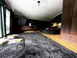 BLACK HOUSE - premium holiday guest house - 2