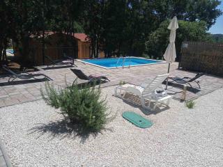 Dee's House and Pool - 4