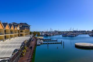 Dolphin Quay Apartments - Mandurah - 9
