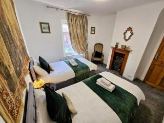 Cute Cottage in Egham Heathrow- 7 Guests 3 bedrooms - Egham - 7