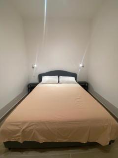 Beachfront Sliema Apartment - Sliema - 1