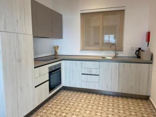 Beachfront Sliema Apartment - Sliema - 4