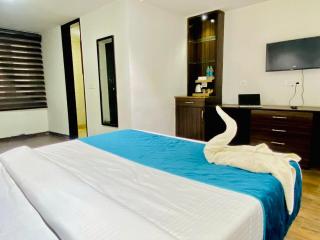 Qotel Hotel Rajouri Garden Above Ritu Marbles, Near Rajouri Garden Metro Station-Couple Friendly - Nova Deli - 7