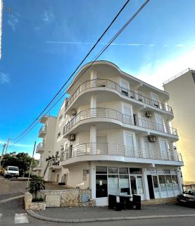 White Pearl Apartments - Bar - 0