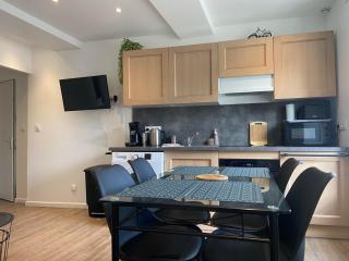 La vie est belle - centre d'Arromanches, terrasse - 9