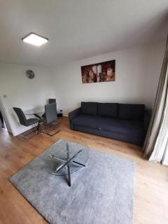 Impeccable 2-Bed House in Thamesmead London - Thamesmead - 9