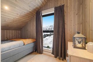 New cabin ski in out, fireplace & mountain view - Torvetjørn - 1