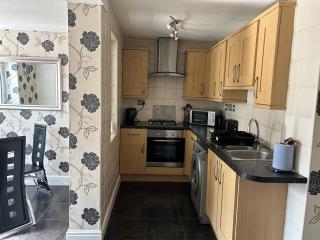 2 bedroom house close to city centre with gated driveway - Liverpool - 8
