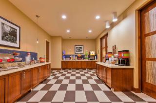 Hampton Inn & Suites Owensboro Downtown Waterfront - 2