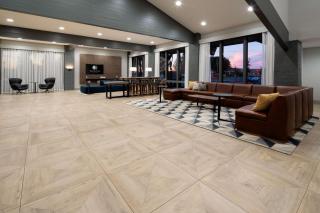 DoubleTree by Hilton Bakersfield - 5