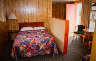 O'Sullivan's Motel - 6