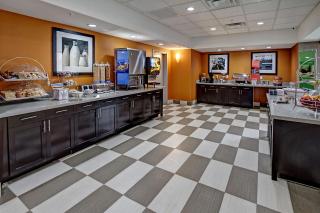 Hampton Inn and Suites Ada - Ada - 1