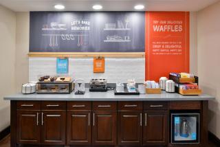 Hampton Inn and Suites Hutto - Hutto - 3
