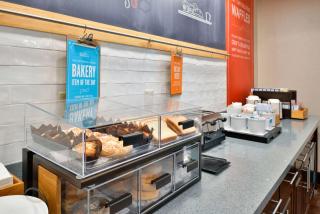 Hampton Inn and Suites Hutto - 2