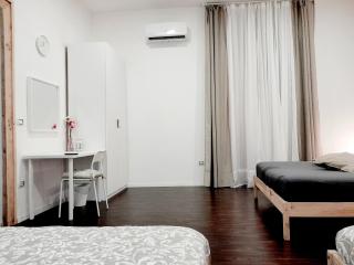 TOLEDO HOUSE Piazza Carita' Centralissimo - 4