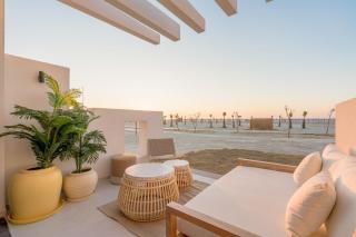 The Waterfront Cabins at D-Bay - Lemon Spaces - 4
