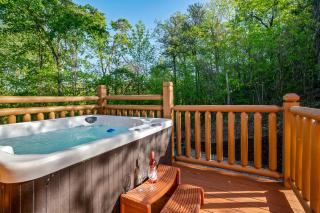 Easy Livin 2BR2BA One-Level Cabin Hot Tub, Fire Pit, Seasonal Views - 9