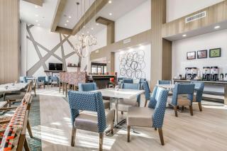 Hampton Inn & Suites Dallas-Central Expy/North Park Area - 3